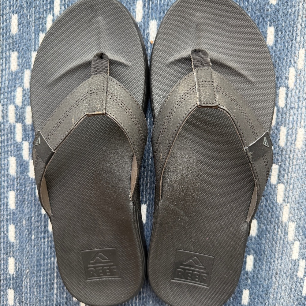 Reef Men's Black Flip Flops - Picture 2 of 3